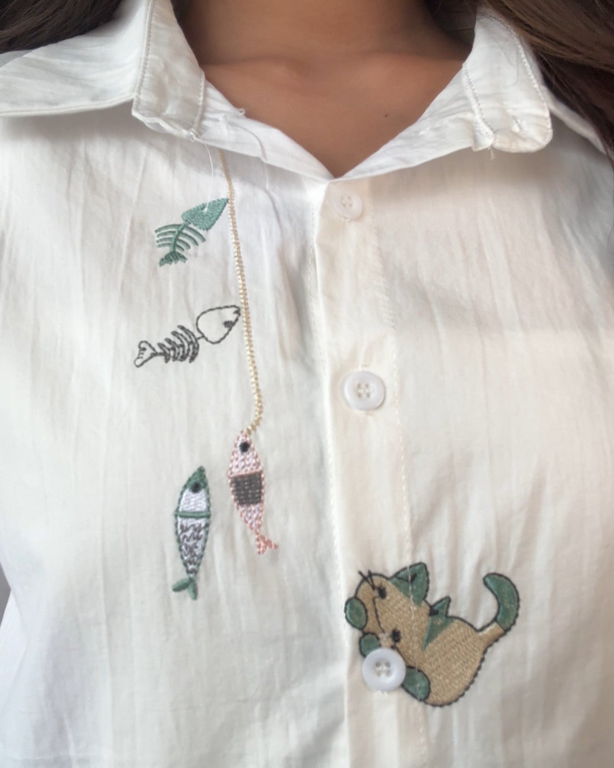 Cat Embroidered Solid White Cotton Cropped Shirt