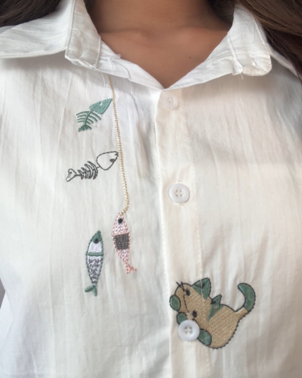 Cat Embroidered Solid White Cotton Cropped Shirt