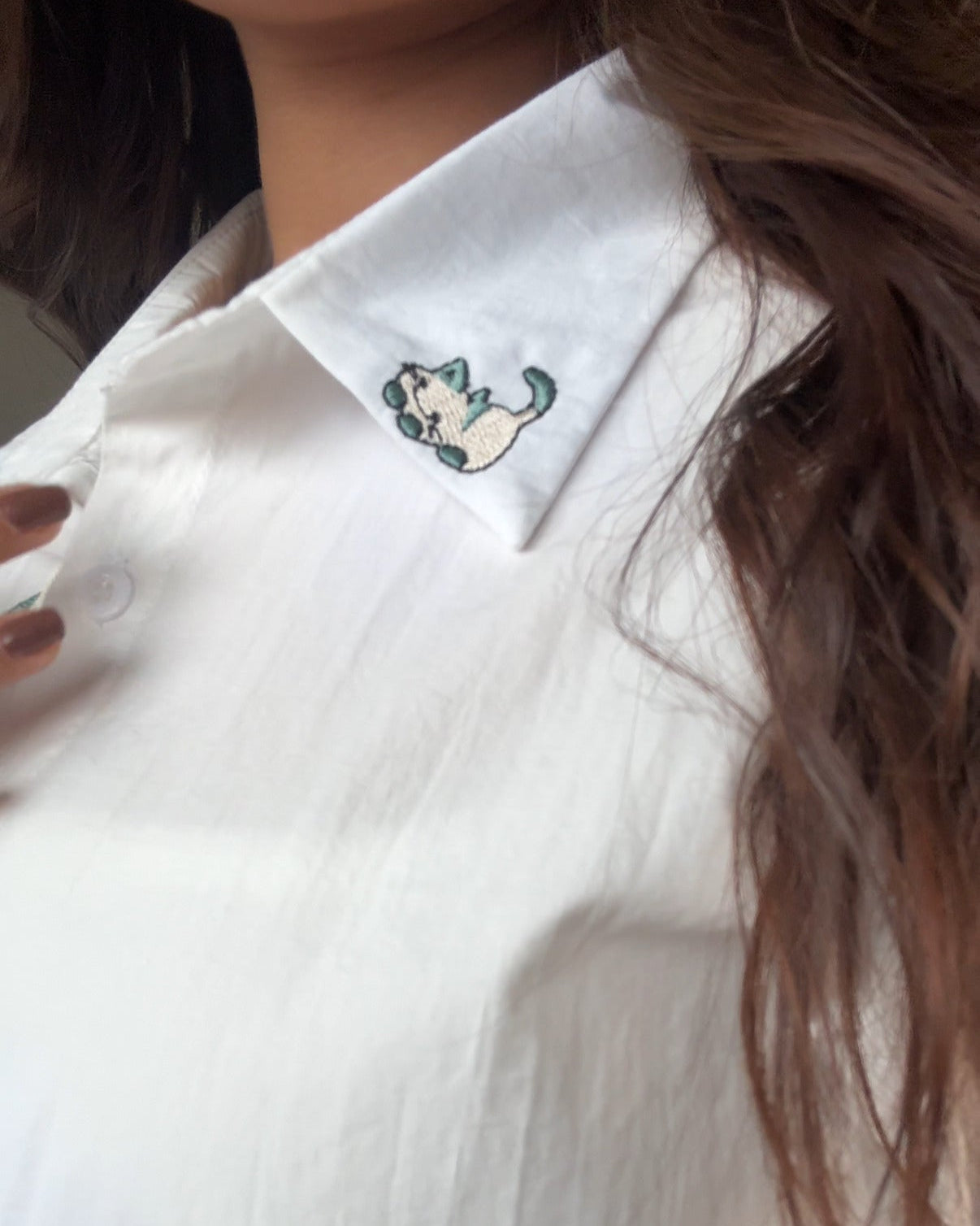 Cat Embroidered Solid White Cotton Cropped Shirt