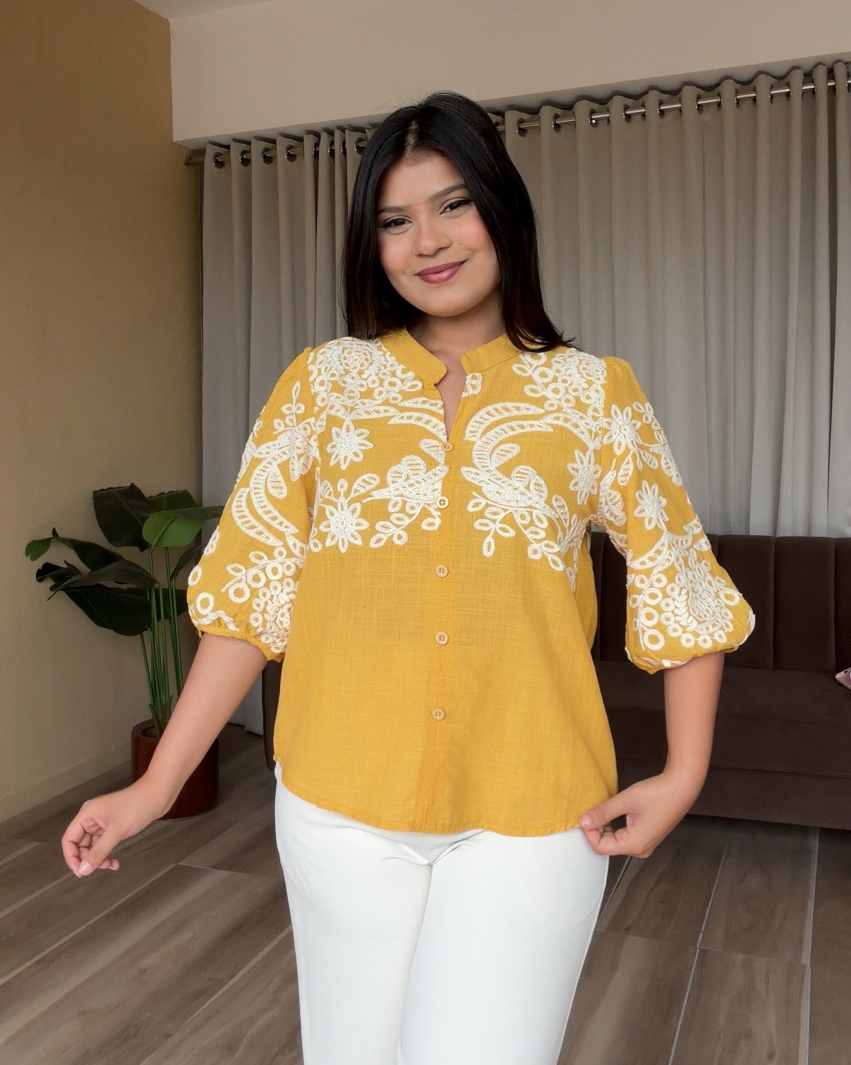 China Collar Balloon Sleeve Embroidered Shirt
