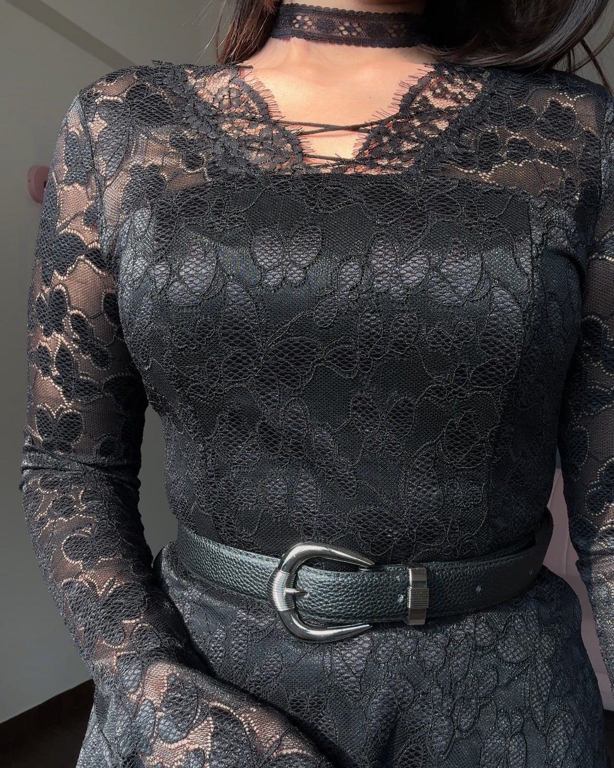 Lace Detailing Bell Sleeve Dress With Choker And Belt