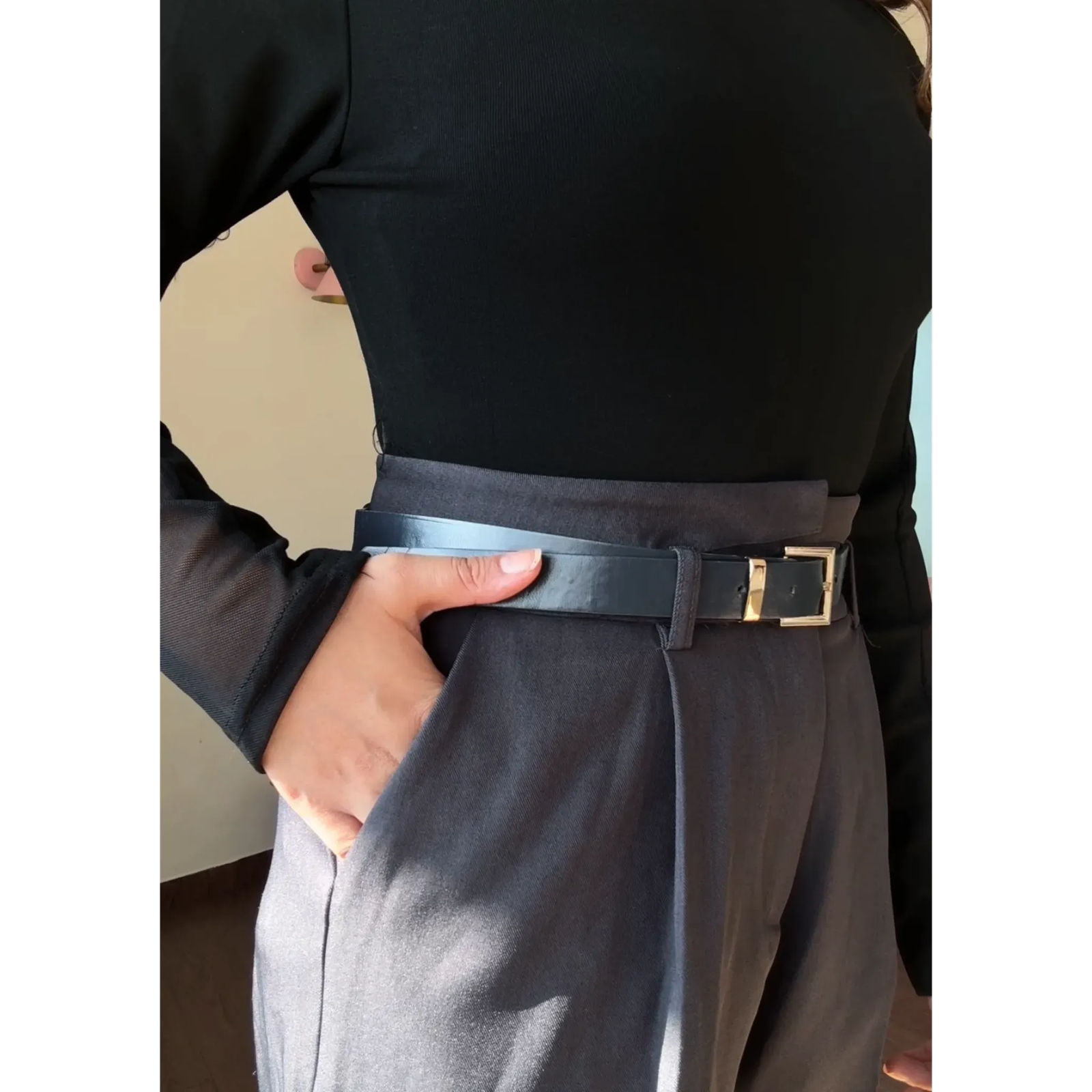 Solid Pleated Tapered Pants With Belt