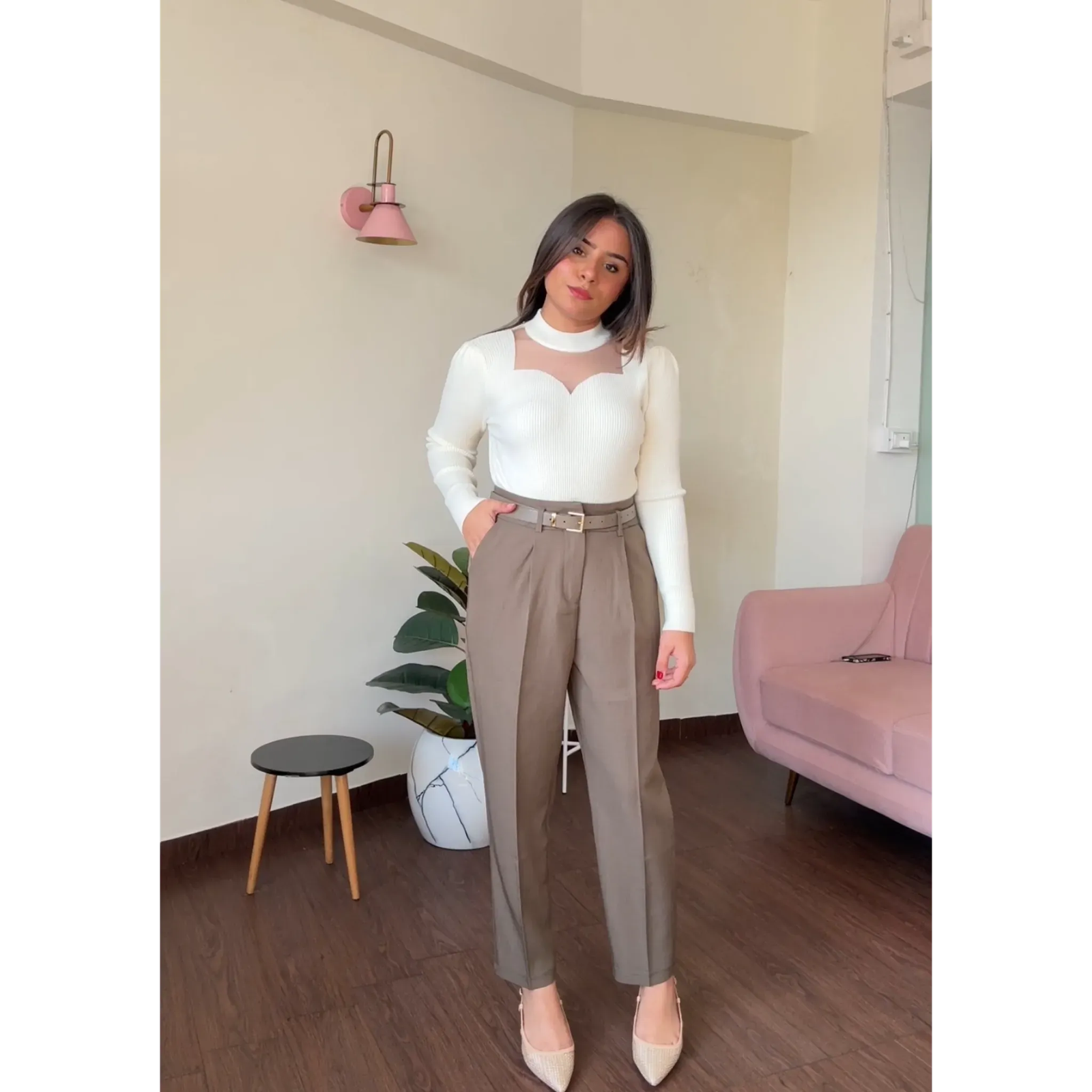 Solid Pleated Tapered Pants With Belt