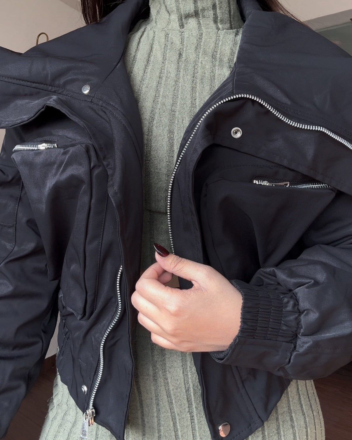 Cropped Zipper Detailing Puffer Jacket