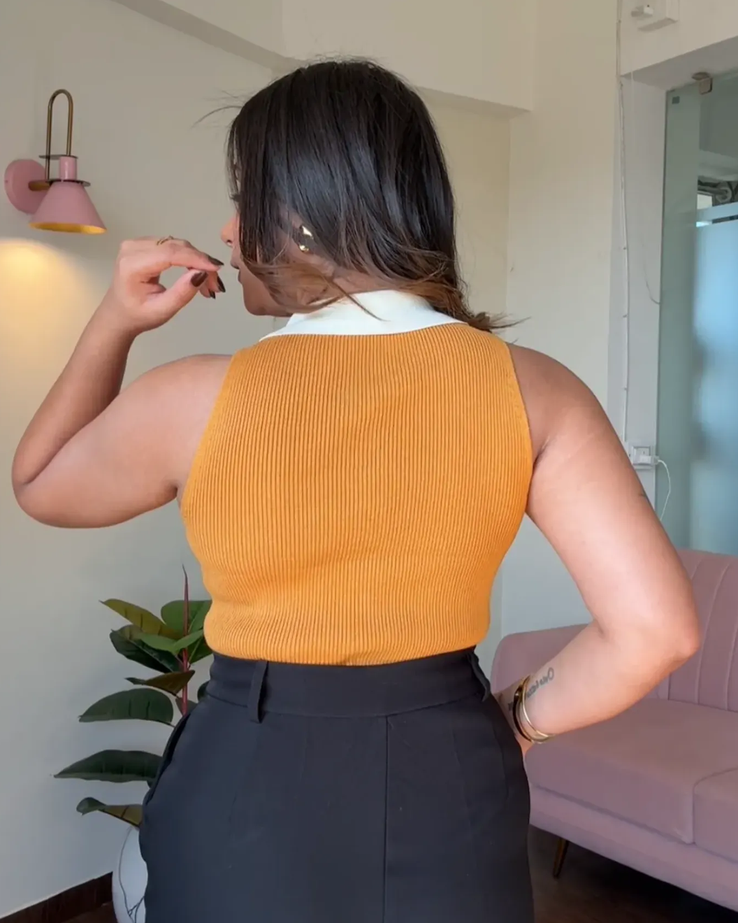 Sleeveless Contrast Collar Button Detail Top