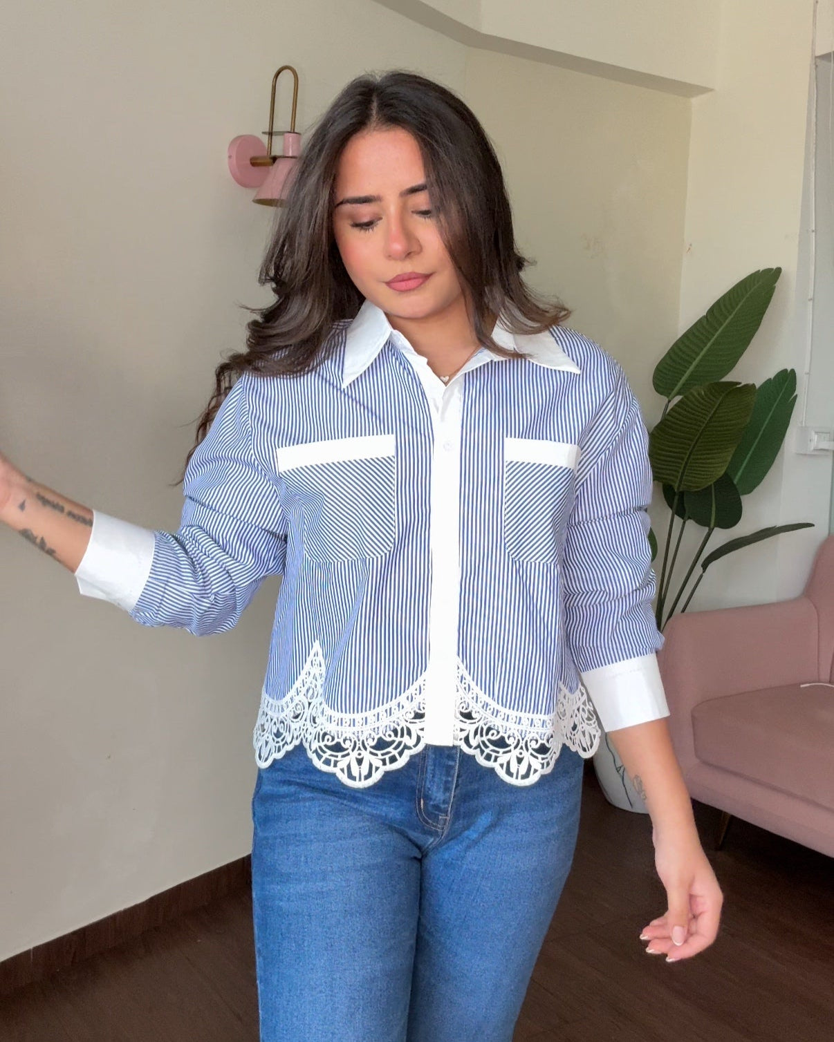 Lace Hem Detailed Cropped Shirt
