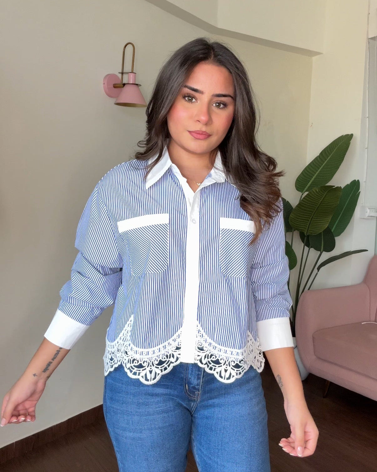 Lace Hem Detailed Cropped Shirt