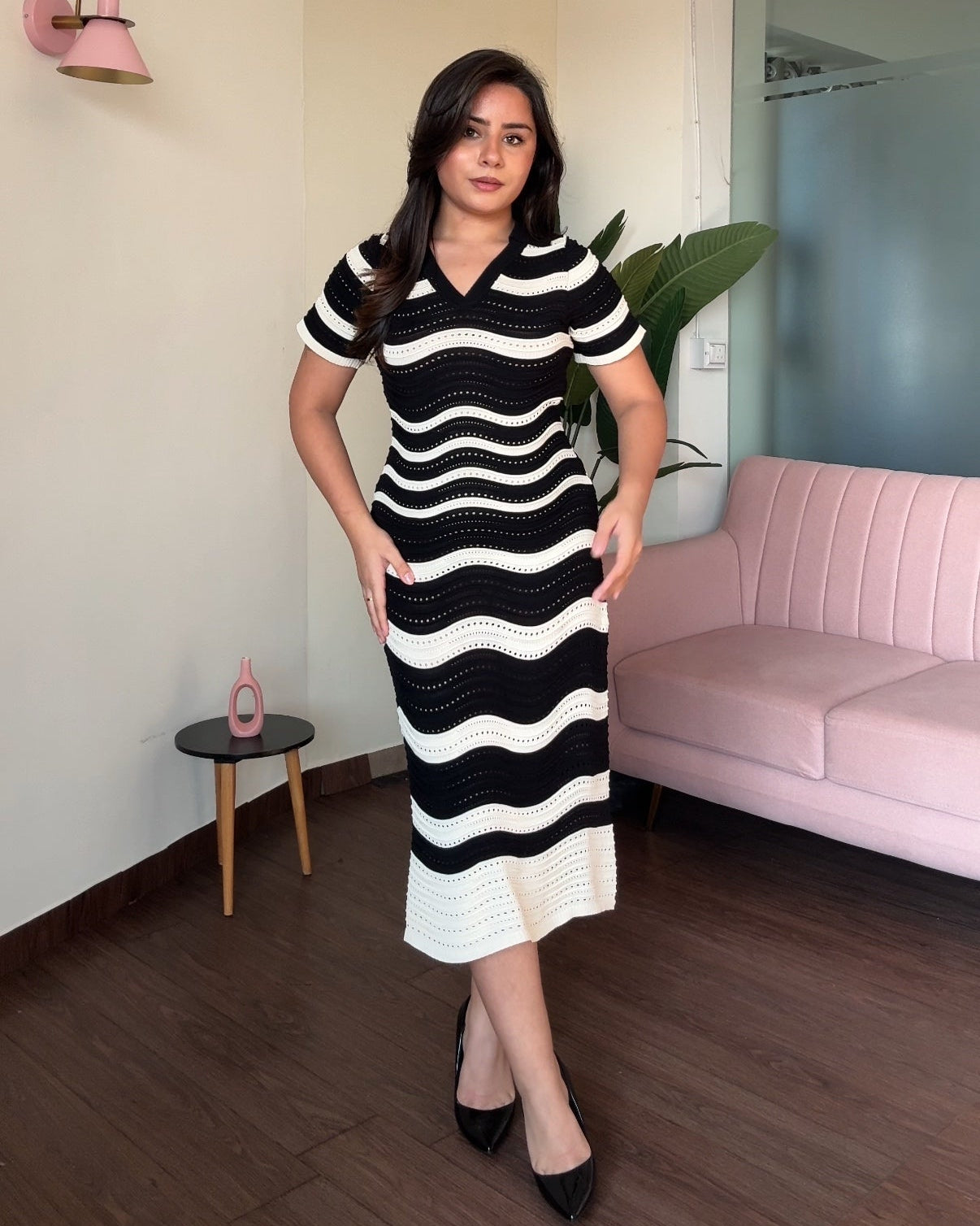 Textured Cut Work Detailing Colour Block Wavy Midi Dress