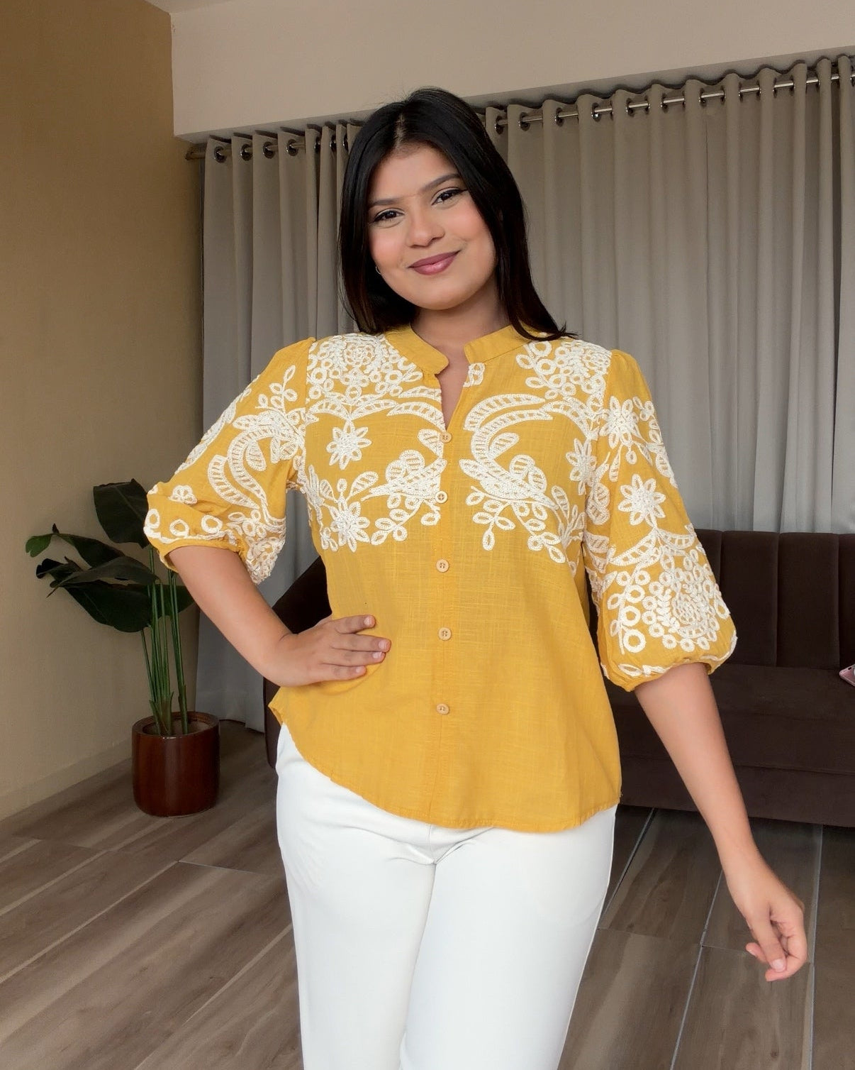 China Collar Balloon Sleeve Embroidered Shirt