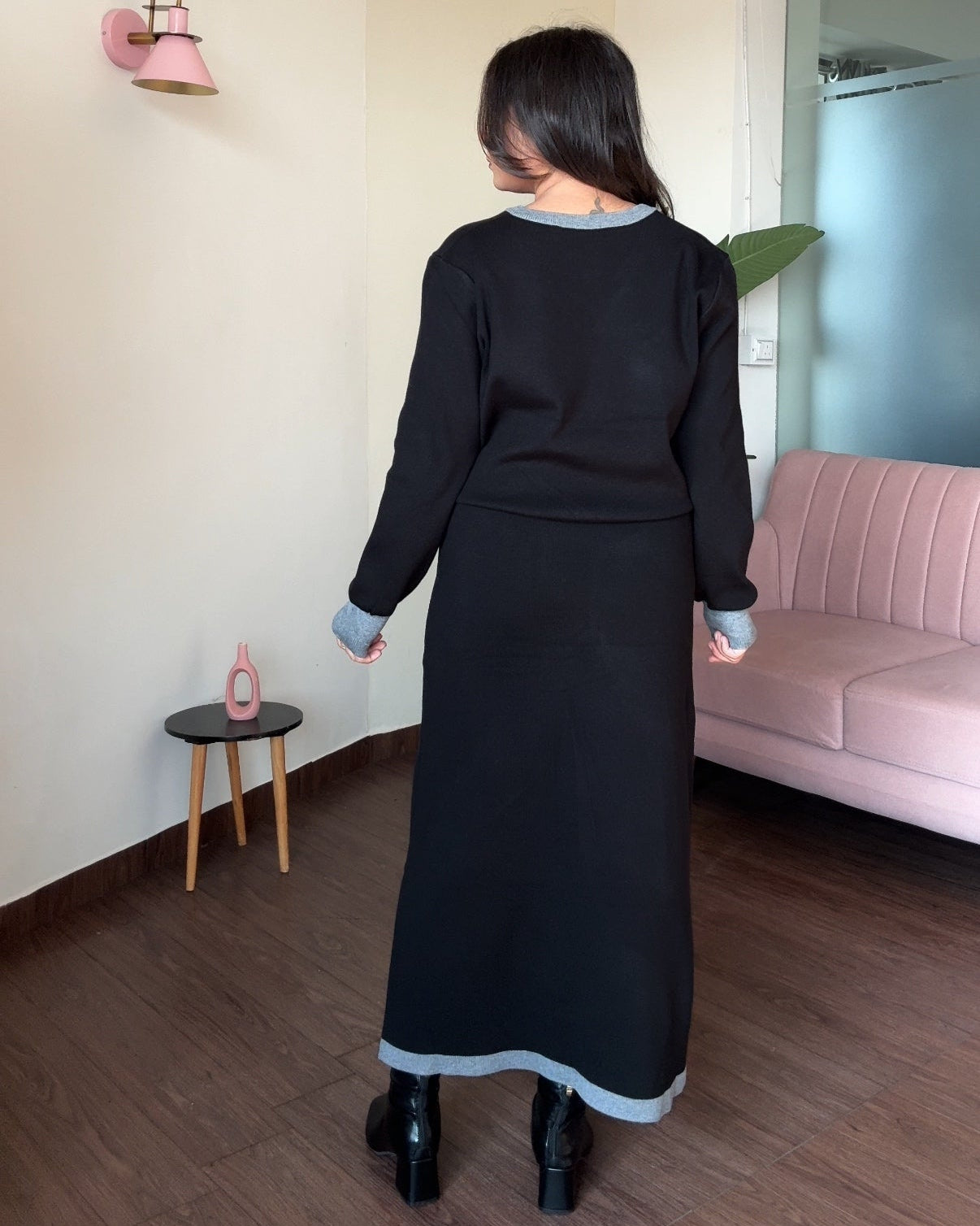 Contrast Detailing V Neck Sweater And Skirt Set