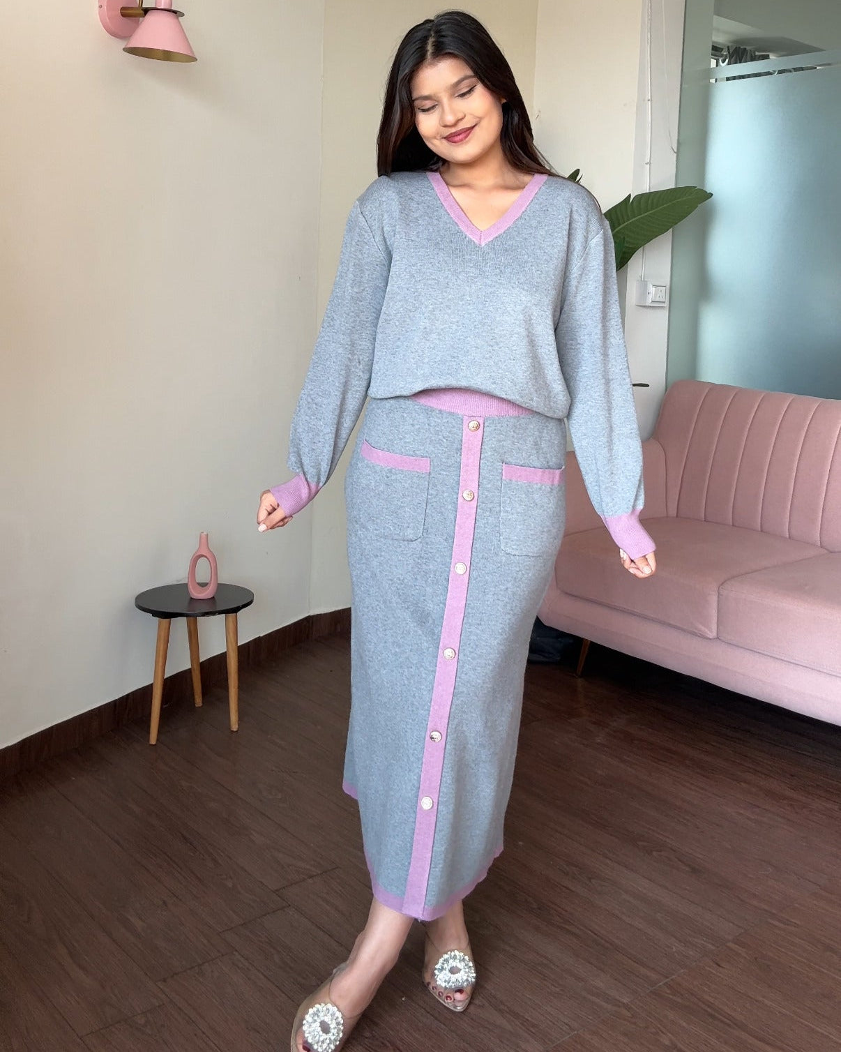 Contrast Detailing V-Neck Sweater And Skirt Set