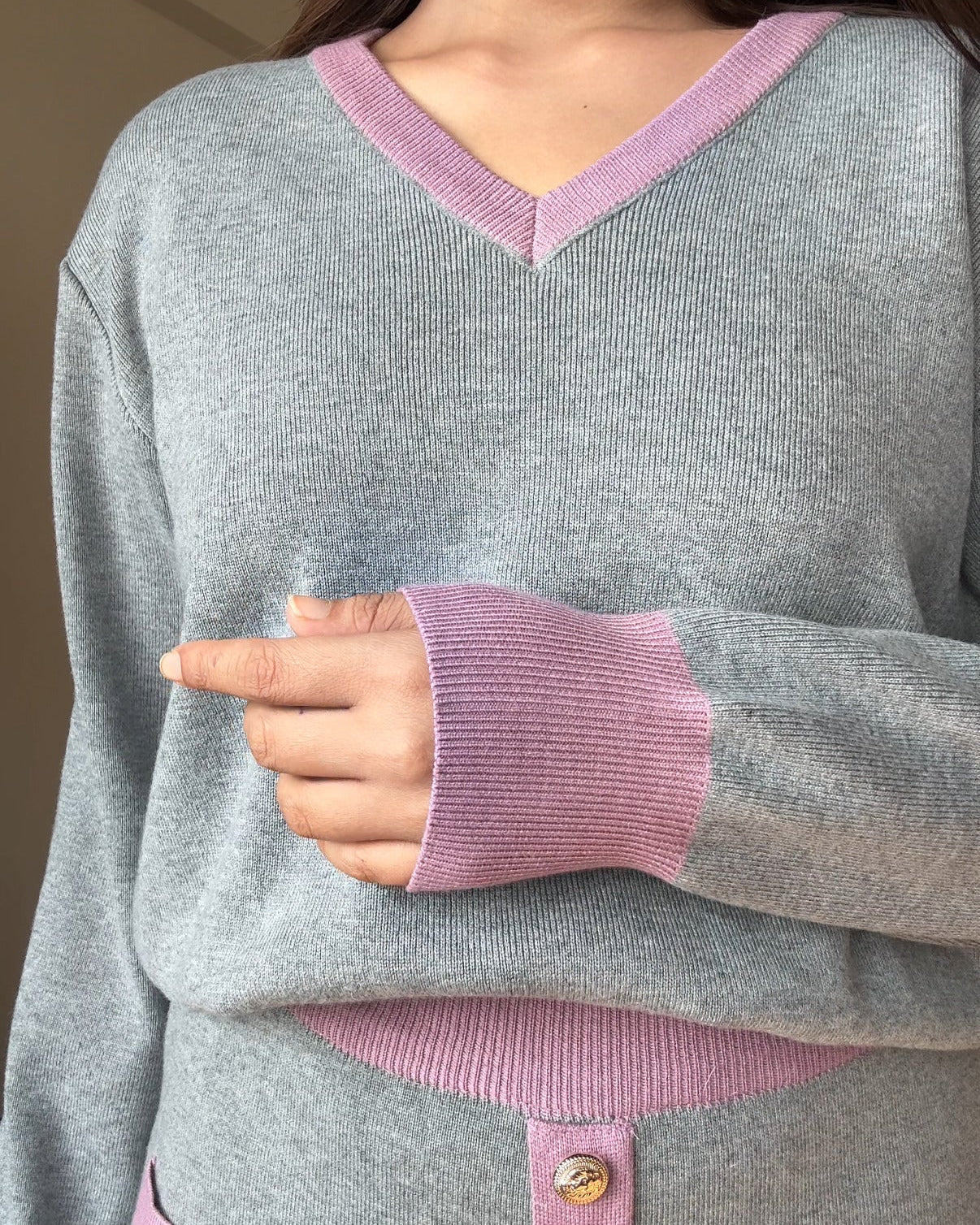 Contrast Detailing V-Neck Sweater And Skirt Set