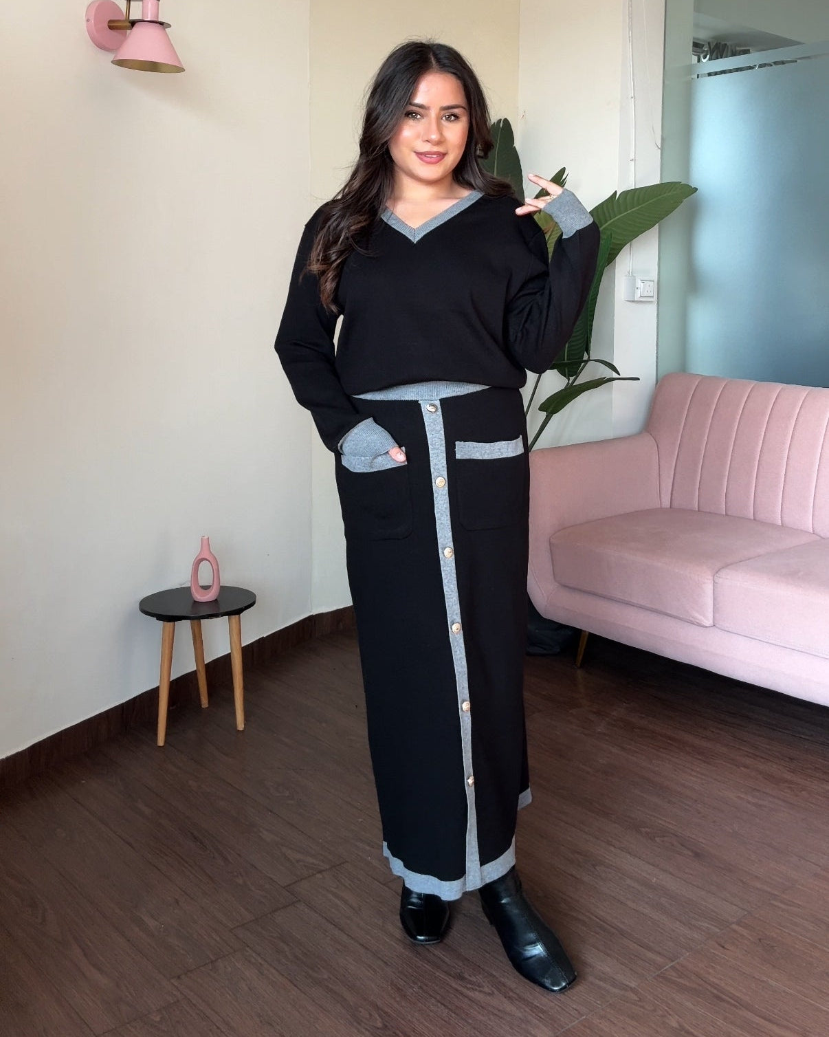 Contrast Detailing V-Neck Sweater And Skirt Set