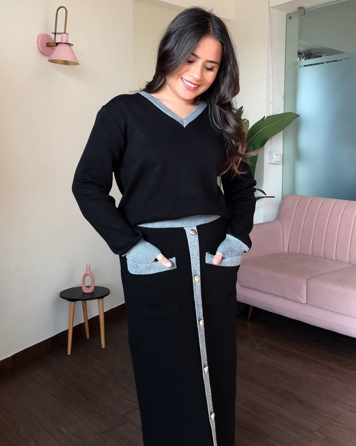 Contrast Detailing V-Neck Sweater And Skirt Set