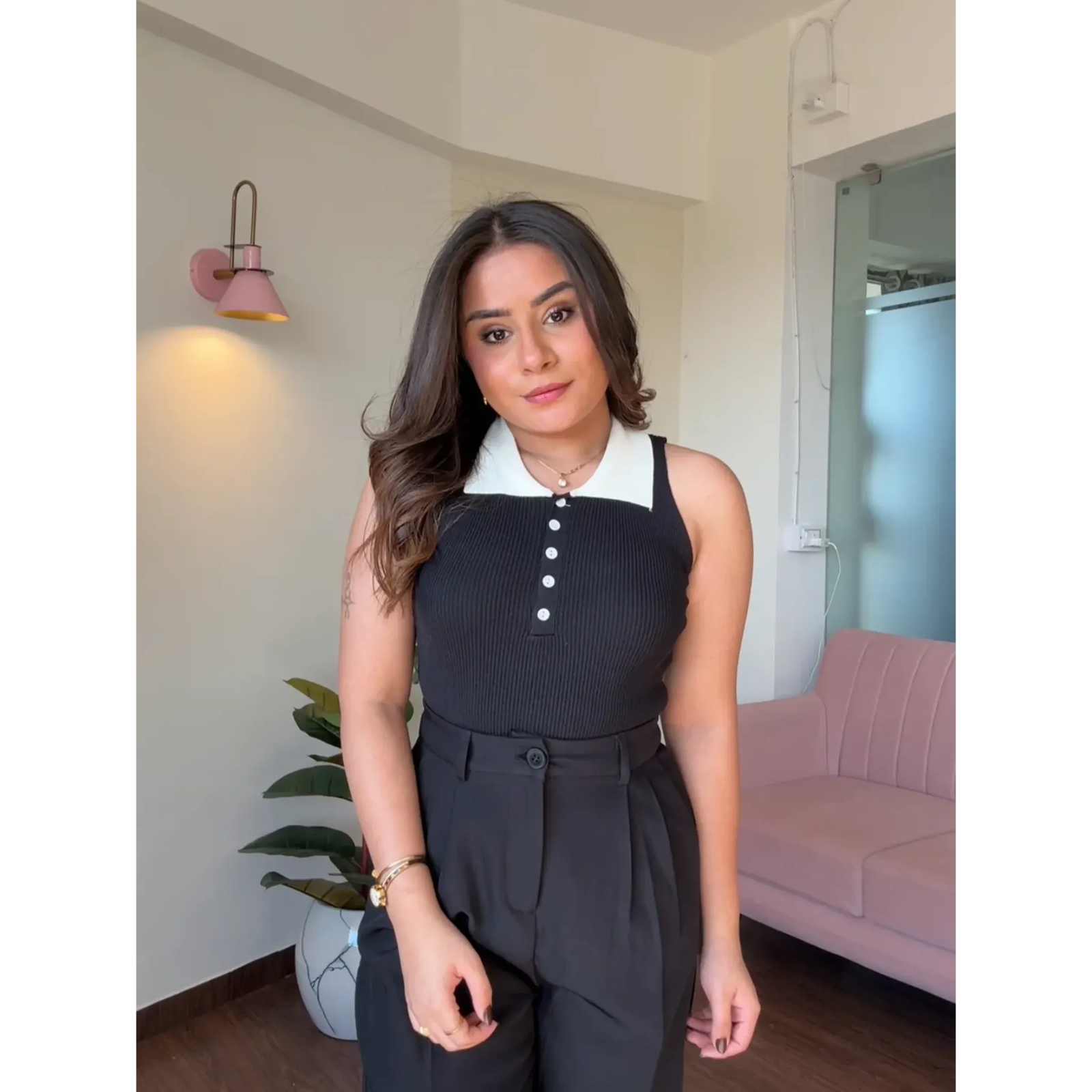 Sleeveless Contrast Collar Button Detail Top