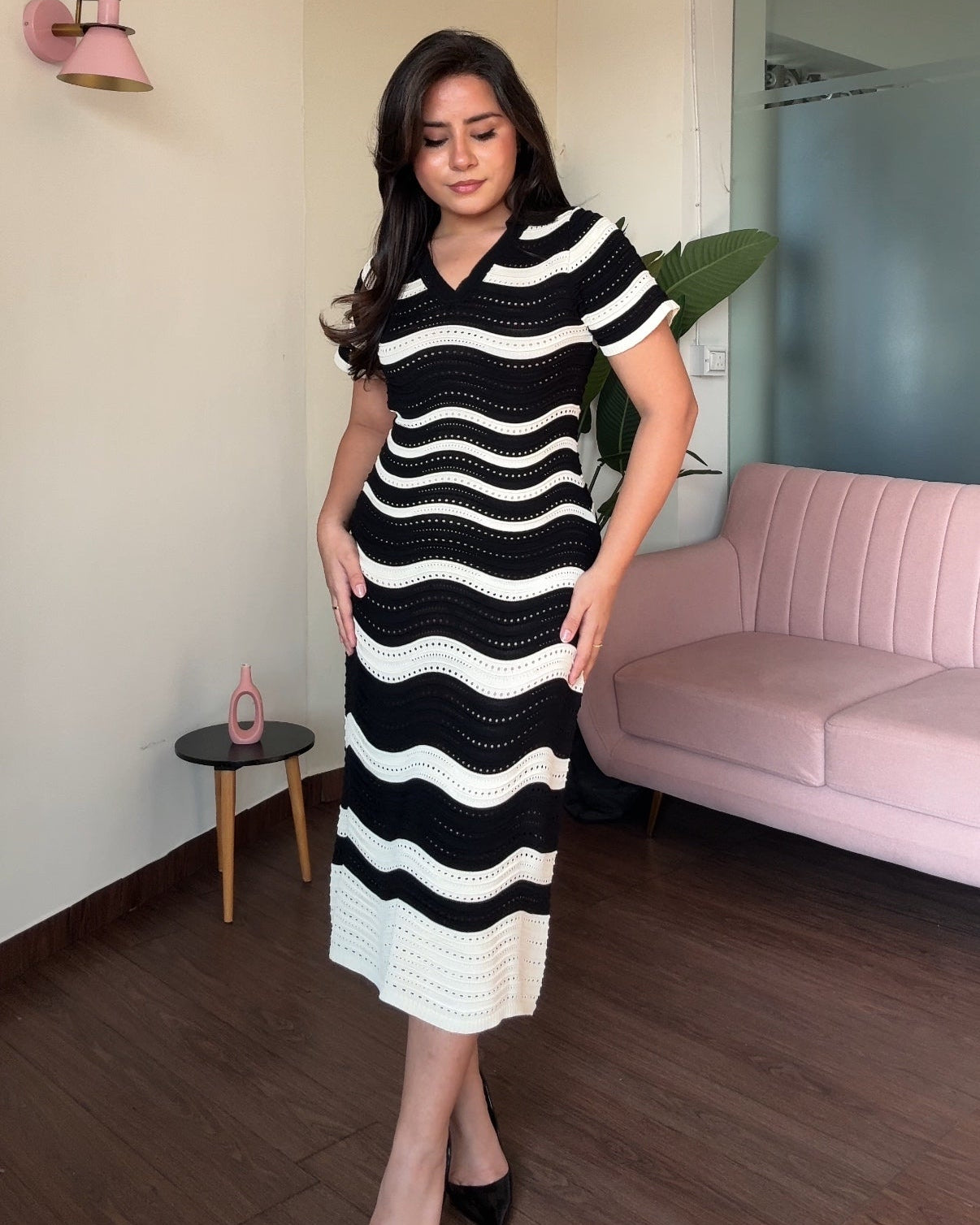 Textured Cut Work Detailing Colour Block Wavy Midi Dress