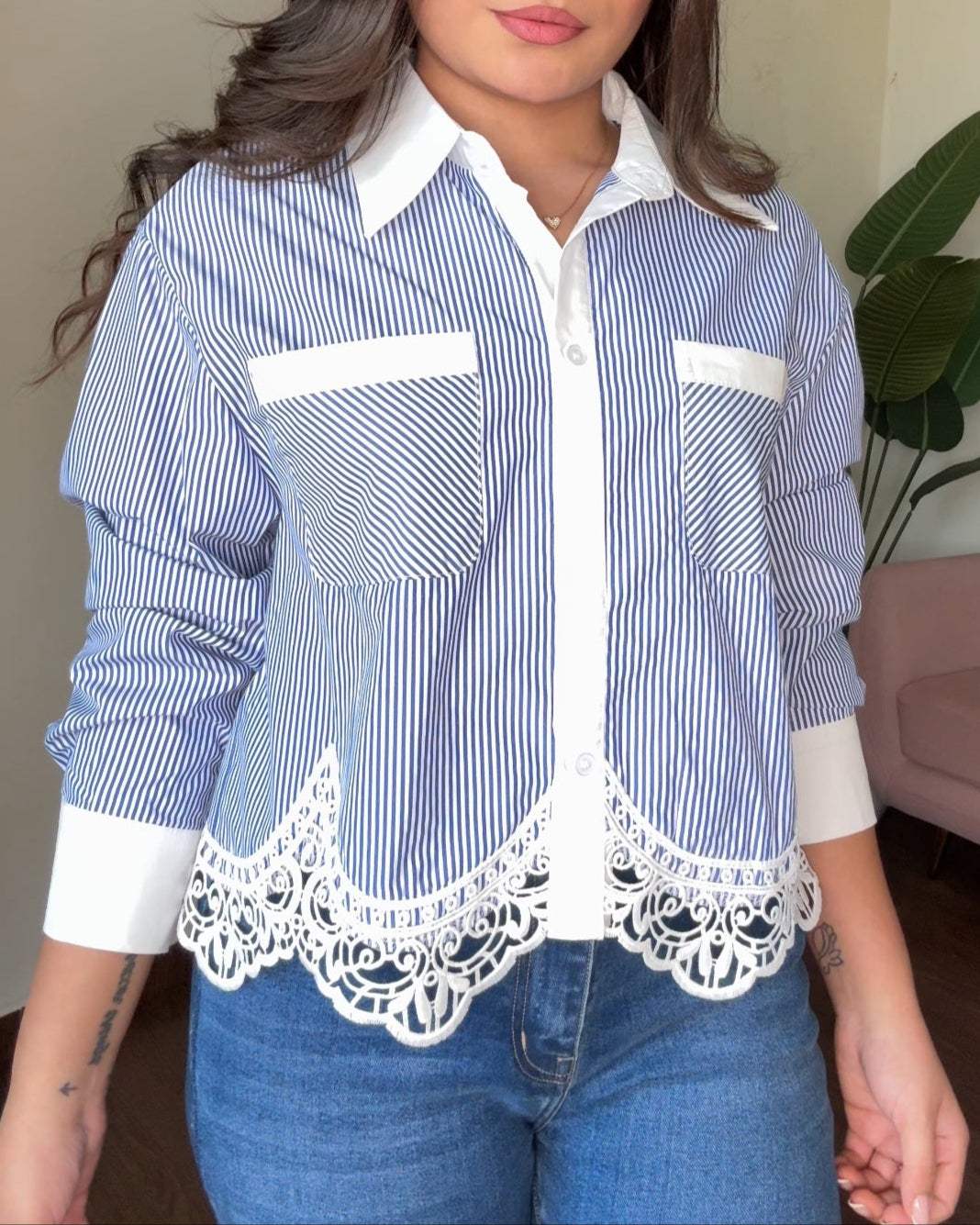 Lace Hem Detailed Cropped Shirt